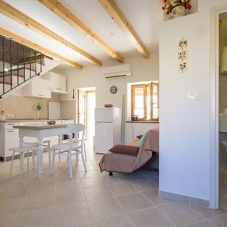 בית נופש Holiday Casetta Novigrad Istria